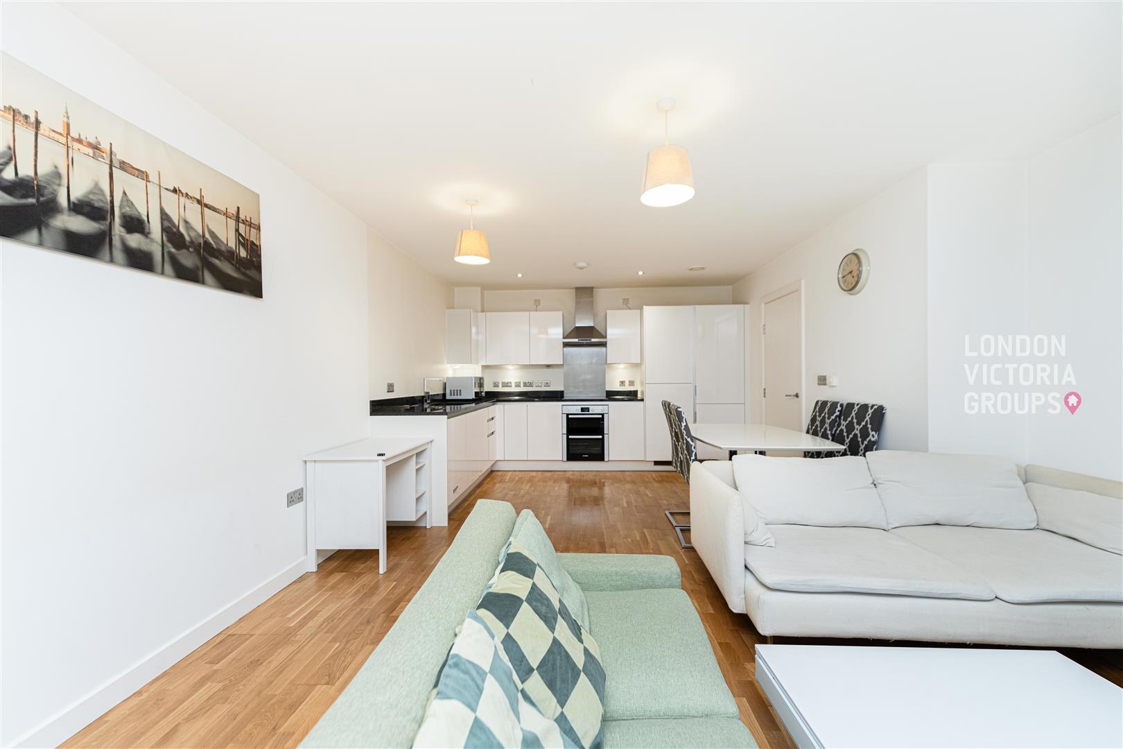 2 bed property in Larkwood Avenue, London